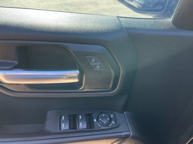 Used 2020 Chevrolet Silverado 1500 Custom w/ Custom Value Package RWD image 12