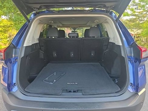 Used 2023 Nissan Rogue SV w/ SV Premium B Package FWD image 4
