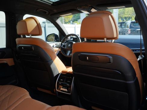 Used 2024 BMW X7 xDrive40i w/ M Sport Package AWD/4WD image 61