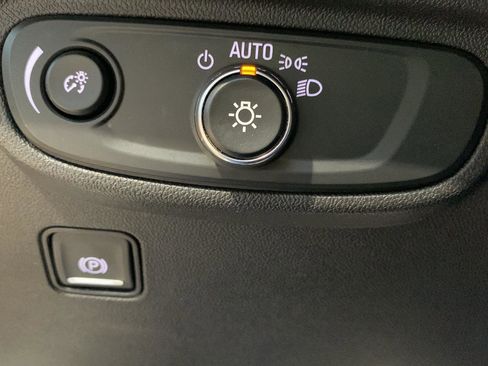 Used 2024 GMC Terrain SLE w/ Driver Convenience Package image 12