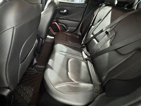 Used 2015 Jeep Renegade Trailhawk w/ Premium Leather Group AWD/4WD image 9