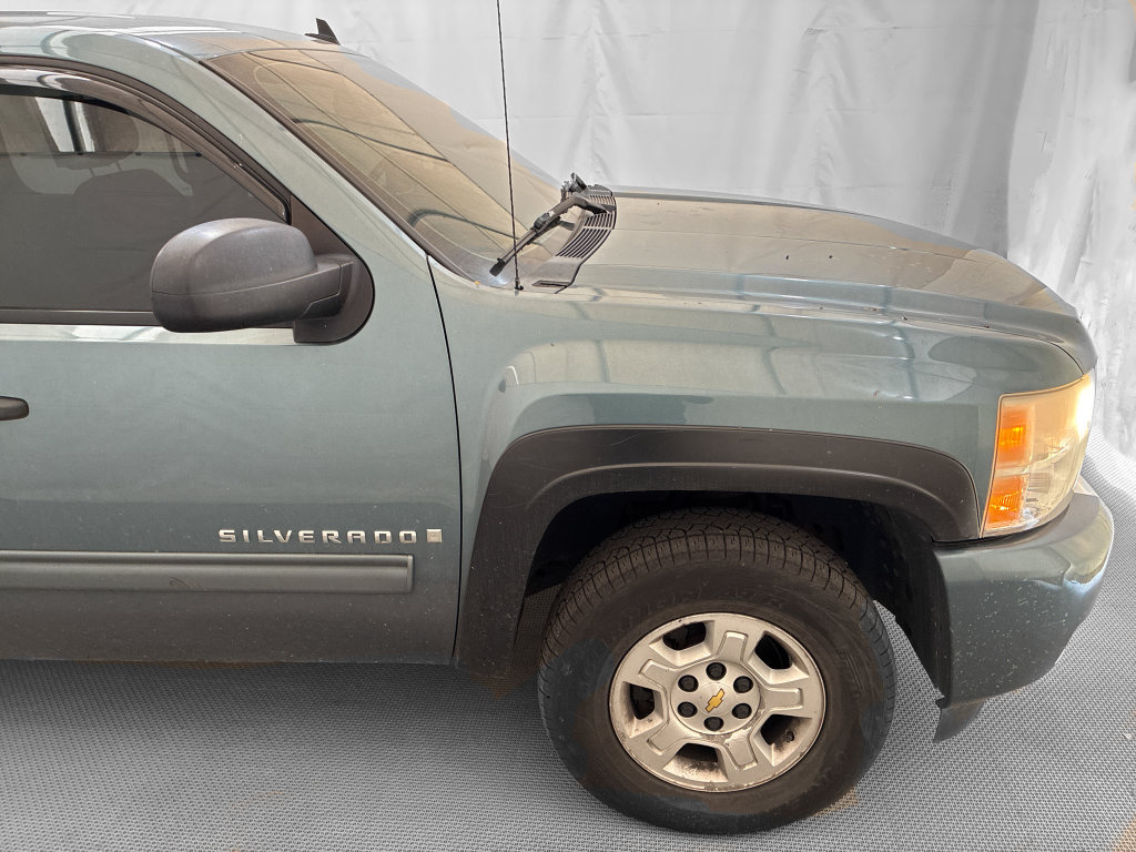 Used 2009 Chevrolet Silverado 1500 LT w/ Power Pack Plus AWD/4WD image 7