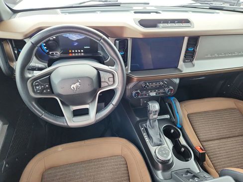 Used 2022 Ford Bronco Outer Banks image 9