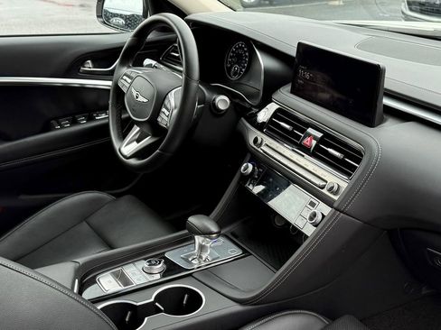 Used 2025 Genesis G70 2.5T image 8
