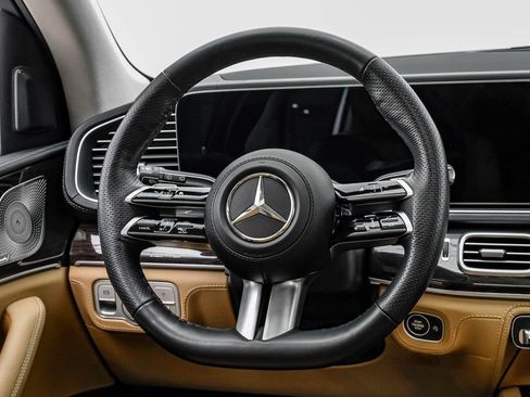 Used 2024 Mercedes-Benz GLS 580 4MATIC image 13