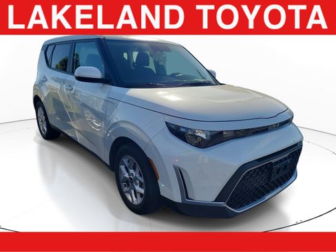 Used 2023 Kia Soul LX w/ LX Technology Package FWD image 1
