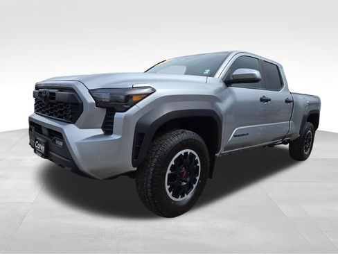 Used 2024 Toyota Tacoma TRD Off-Road w/ TRD Off Road Upgrade Package AWD/4WD image 5