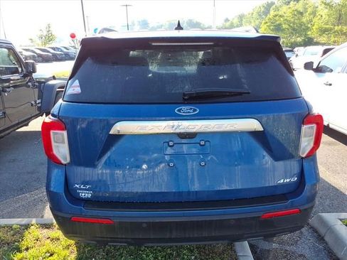 Used 2023 Ford Explorer XLT AWD/4WD image 7
