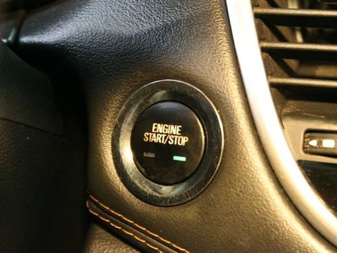 Used 2020 Chevrolet Trax LT w/ LT Convenience Package FWD image 23