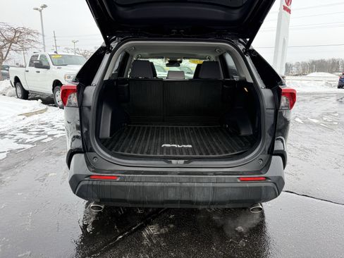 Used 2020 Toyota RAV4 XLE image 8