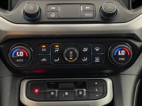 Used 2023 GMC Acadia SLE w/ Driver Convenience Package FWD image 26