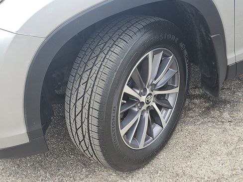 Used 2019 Toyota Highlander XLE AWD/4WD image 40