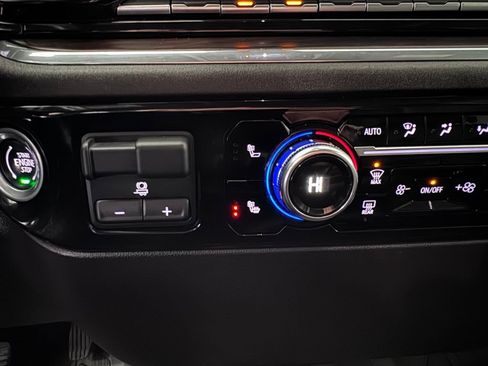 Certified 2025 GMC Sierra 1500 SLT AWD/4WD image 22