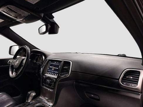 Used 2018 Jeep Grand Cherokee Limited w/ Luxury Group II image 32