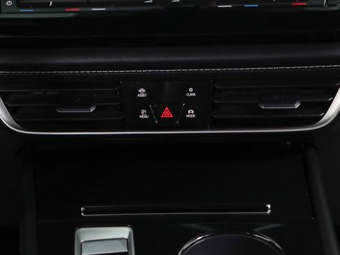Used 2024 Volkswagen Atlas Cross Sport SE FWD image 20