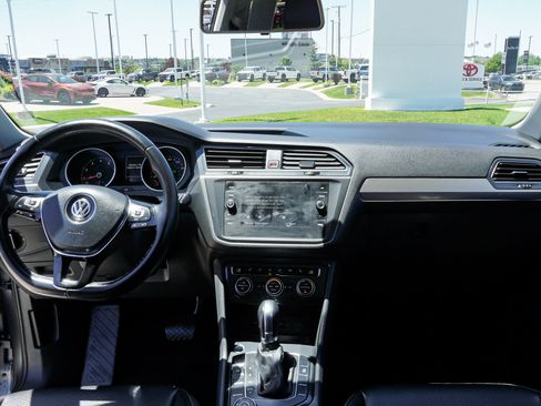 Used 2019 Volkswagen Tiguan SE AWD/4WD image 32
