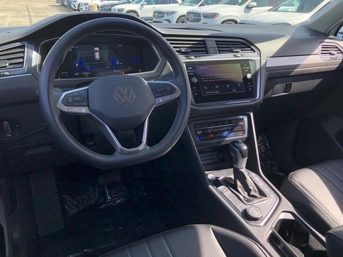 Used 2024 Volkswagen Tiguan SE image 15