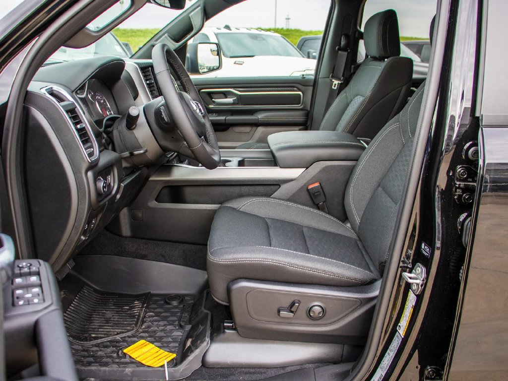 Used 2025 RAM 1500 Big Horn AWD/4WD image 27