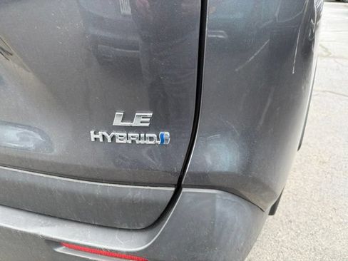 Used 2019 Toyota RAV4 LE w/ Carpet Mat Package AWD/4WD image 7