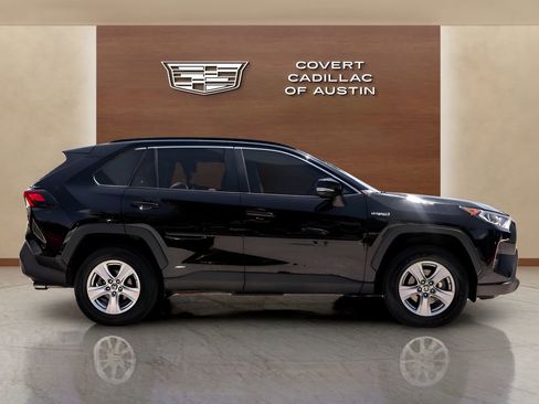 Used 2021 Toyota RAV4 XLE w/ Convenience Package AWD/4WD image 5