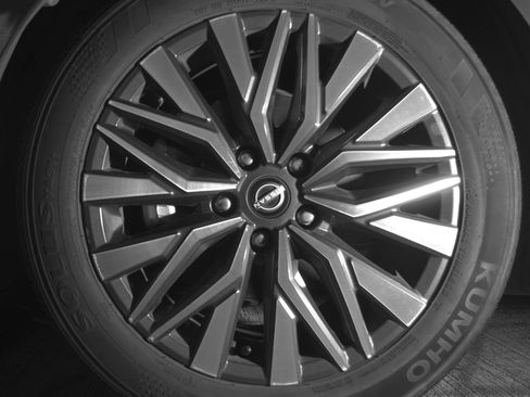 Used 2025 Nissan Altima 2.5 SV FWD image 12