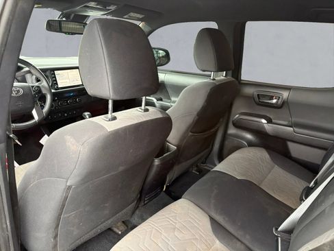 Used 2021 Toyota Tacoma TRD Sport w/ Technology Package image 15