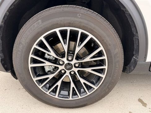 Certified 2024 Ford Escape SE FWD image 14