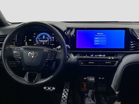 Used 2025 Toyota Camry SE FWD image 19