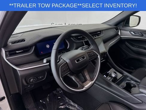 New 2025 Jeep Grand Cherokee Limited w/ Luxury Tech Group II image 9