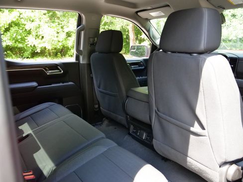 Used 2025 Chevrolet Silverado 1500 LT AWD/4WD image 37