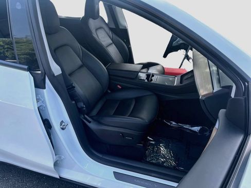 Used 2025 Tesla Model Y Long Range AWD/4WD image 28