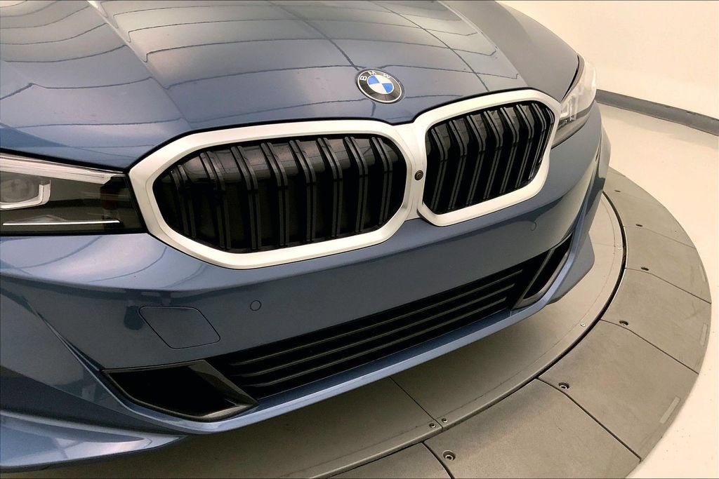 Certified 2025 BMW 330i Sedan RWD image 28