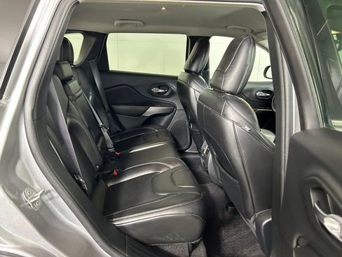 Used 2019 Jeep Cherokee Latitude Plus w/ Comfort/Convenience Group image 28