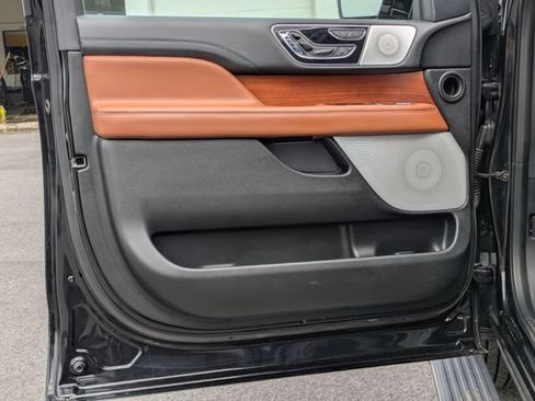 Used 2019 Lincoln Navigator Reserve AWD/4WD image 6
