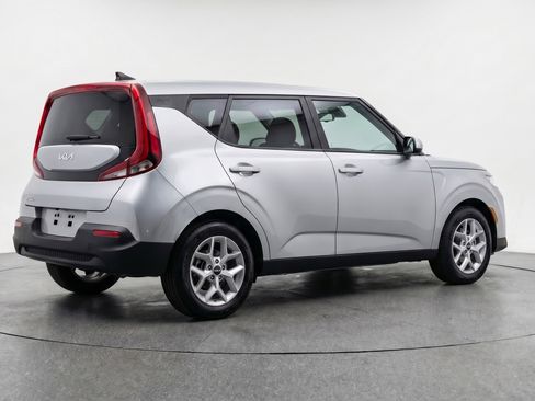 Used 2025 Kia Soul LX w/ LX Technology Package image 9