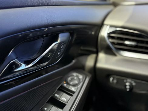 Used 2023 Chevrolet Traverse RS image 27