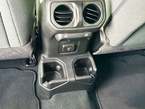 Used 2024 Jeep Wrangler Sahara image 21