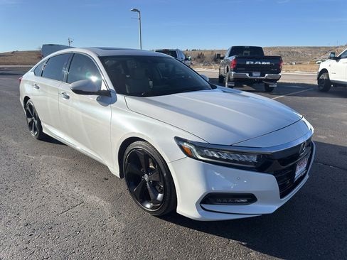 Used 2018 Honda Accord Touring image 3