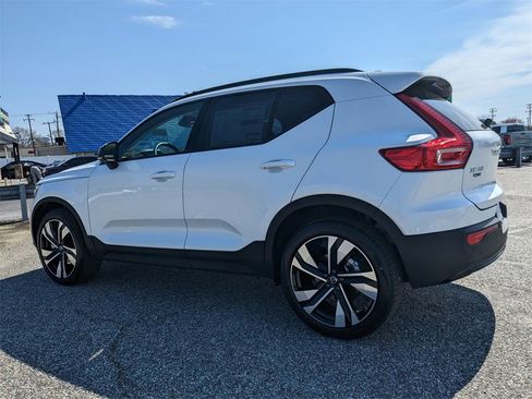 New 2025 Volvo XC40 B5 Ultra w/ Climate Package image 6