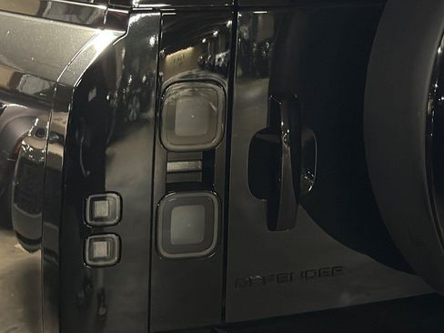 New 2026 Land Rover Defender 130 X-Dynamic SE AWD/4WD image 16
