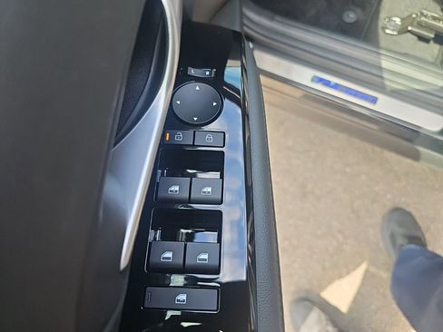 Certified 2025 Hyundai Tucson Limited FWD image 13