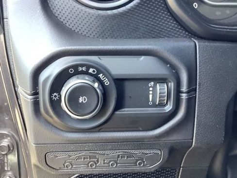 Certified 2025 Jeep Wrangler Unlimited Rubicon AWD/4WD image 27