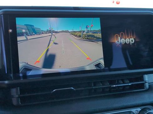 Used 2024 Jeep Gladiator Sport image 18