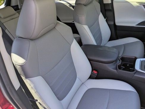 Used 2022 Toyota RAV4 Limited image 34