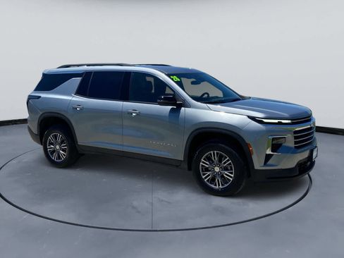 Used 2026 Chevrolet Traverse LT AWD/4WD image 11