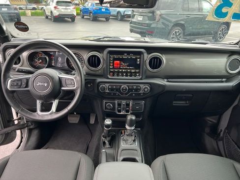 Used 2023 Jeep Wrangler Unlimited Sahara w/ LED Lighting Group AWD/4WD image 12