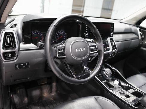 Used 2022 Kia Sorento SX image 9