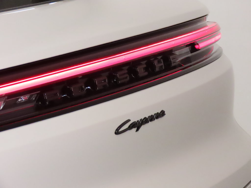 Certified 2026 Porsche Cayenne E-Hybrid AWD/4WD image 12