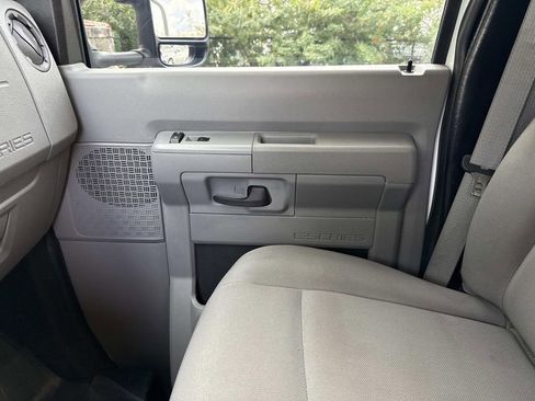 Used 2022 Ford E-350 and Econoline 350 Super Duty image 28