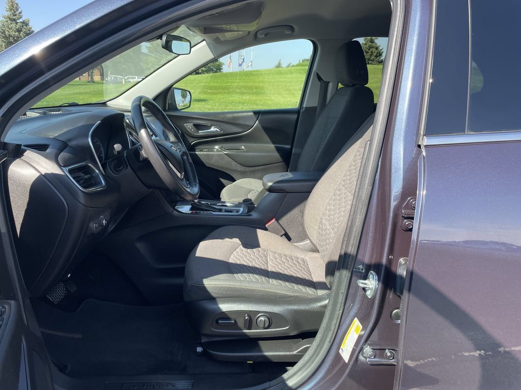 Used 2018 Chevrolet Equinox LT FWD image 16